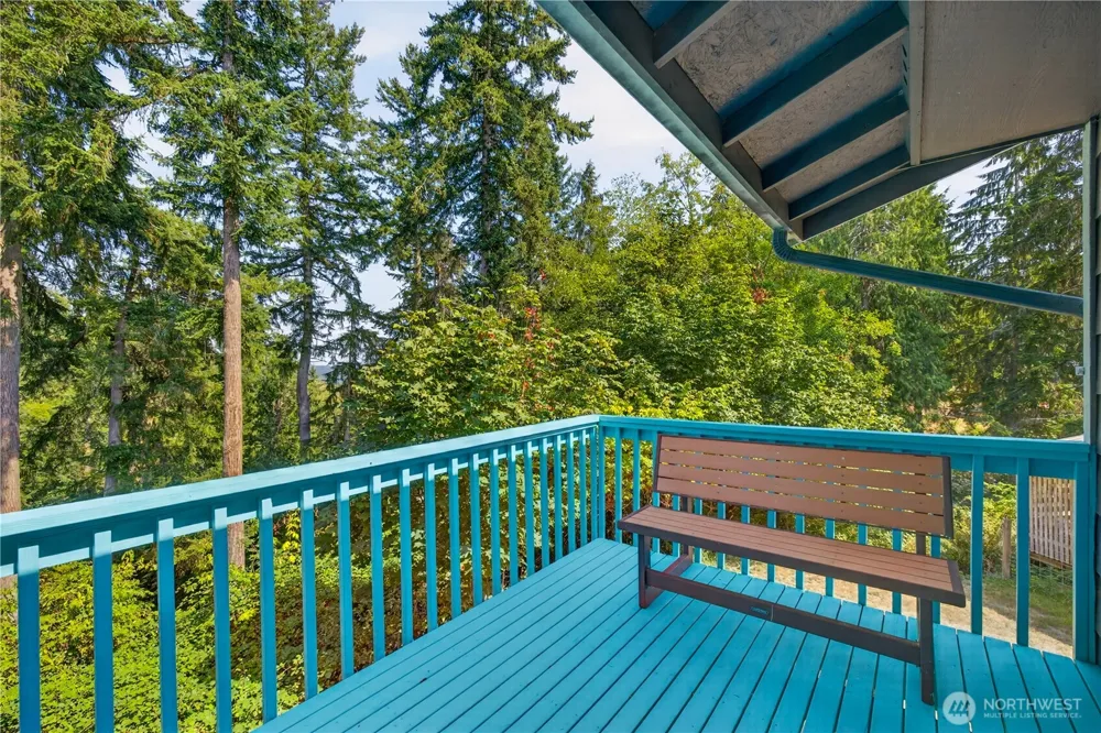 8103 Hawaii Lane Clinton, WA 98236