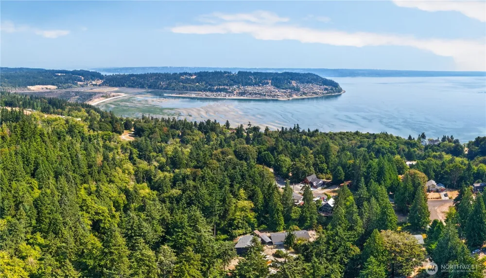 8103 Hawaii Lane Clinton, WA 98236