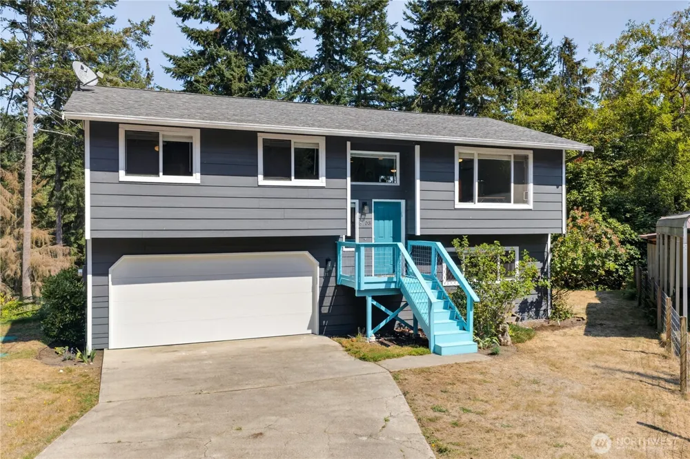 8103 Hawaii Lane Clinton, WA 98236