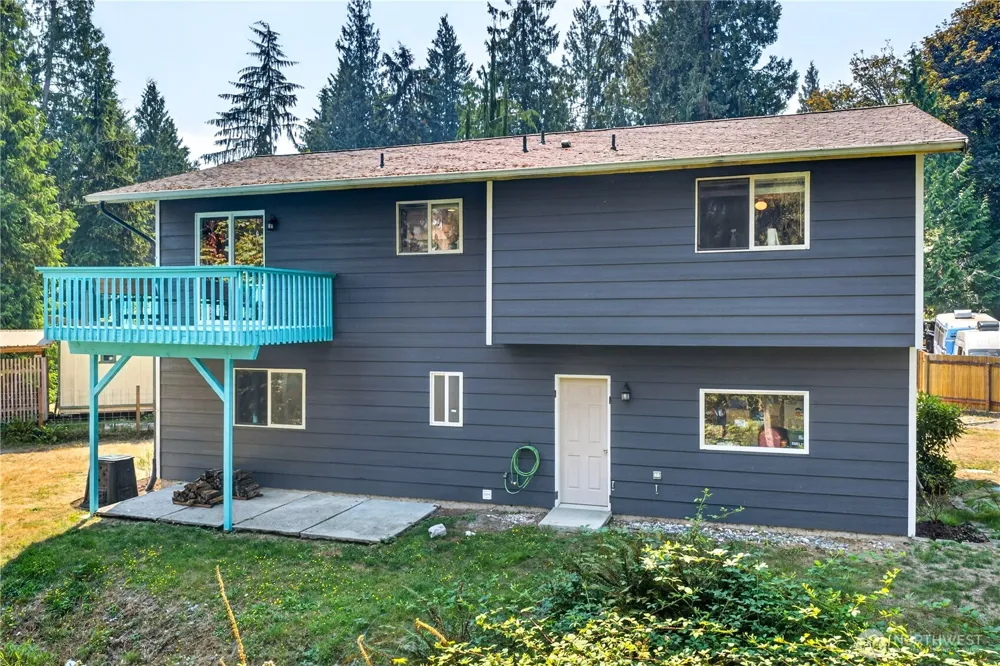8103 Hawaii Lane Clinton, WA 98236