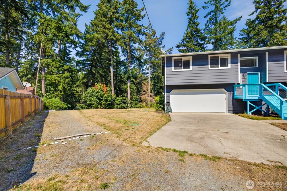 8103 Hawaii Lane Clinton, WA 98236
