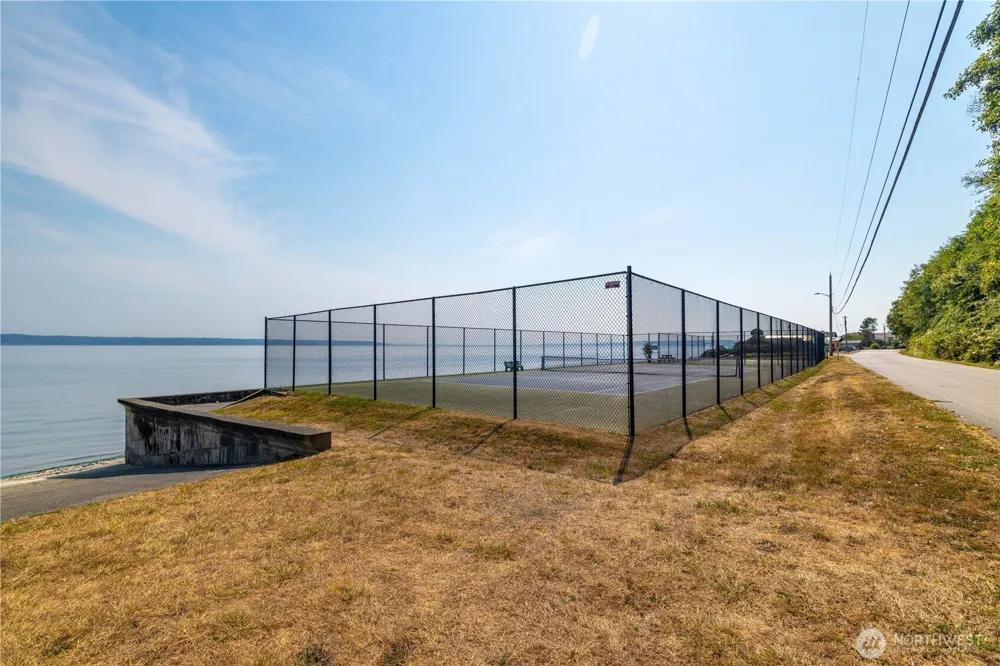 8103 Hawaii Lane Clinton, WA 98236
