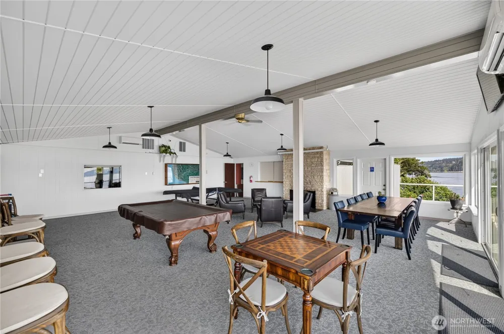 8103 Hawaii Lane Clinton, WA 98236