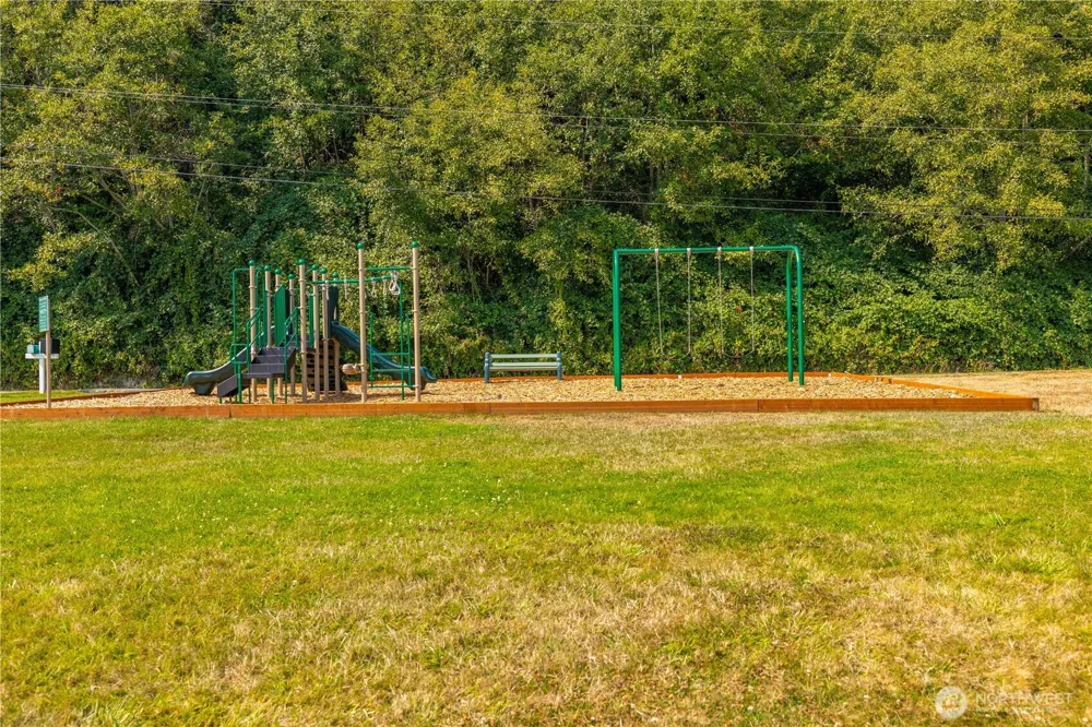 8103 Hawaii Lane Clinton, WA 98236