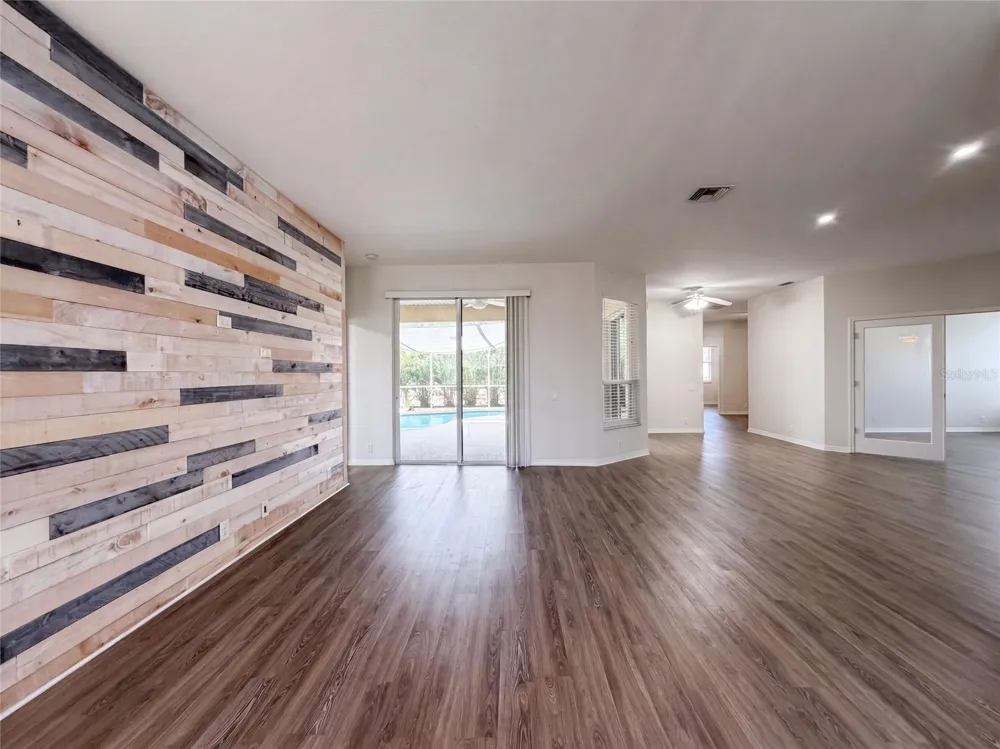 7414 39TH COURT E Sarasota, FL 34243
