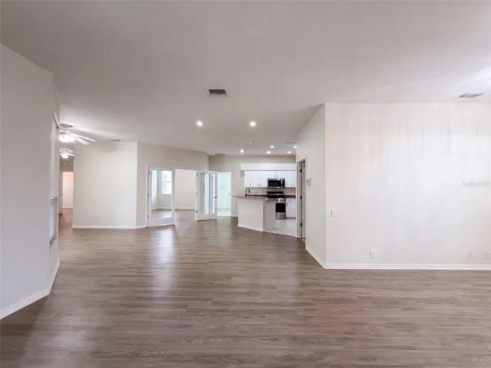7414 39TH COURT E Sarasota, FL 34243