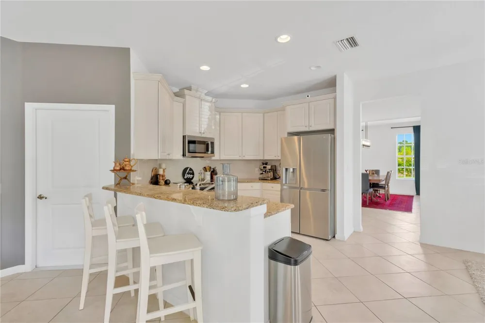 8307 MANOR CLUB CIRCLE #1 Tampa, FL 33647