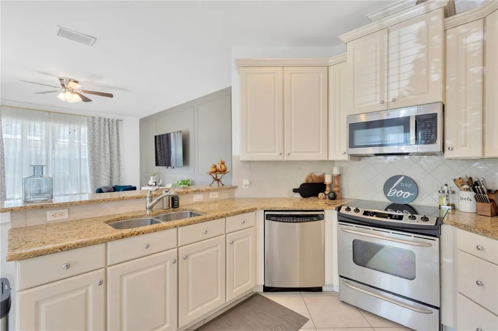 8307 MANOR CLUB CIRCLE #1 Tampa, FL 33647