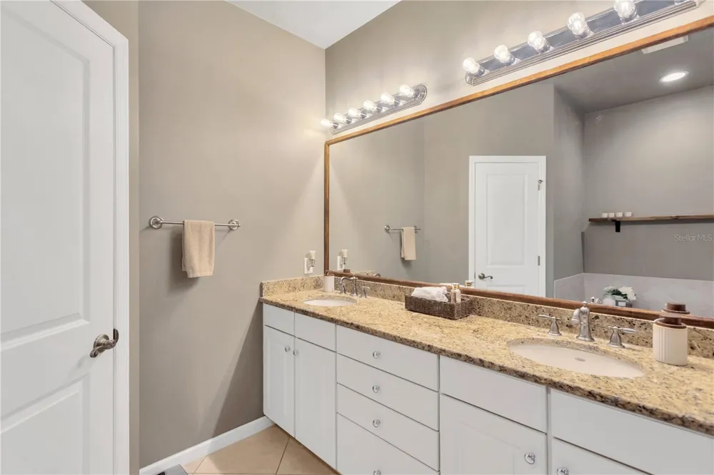 8307 MANOR CLUB CIRCLE #1 Tampa, FL 33647