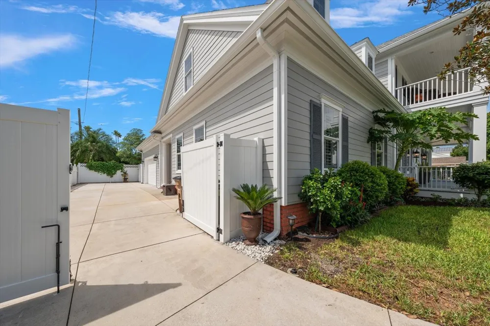 1322 GOLF VIEW DRIVE Belleair, FL 33756