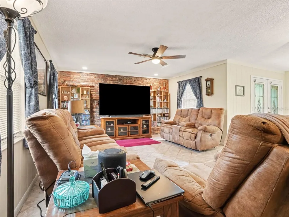 2811 JOHN DAVID PLACE Lakeland, FL 33811