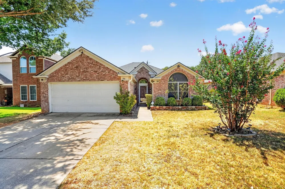 306 Branch Bend Euless, TX 76039