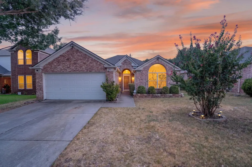 306 Branch Bend Euless, TX 76039