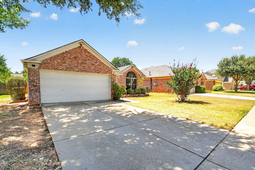 306 Branch Bend Euless, TX 76039