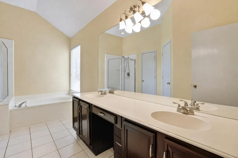 306 Branch Bend Euless, TX 76039