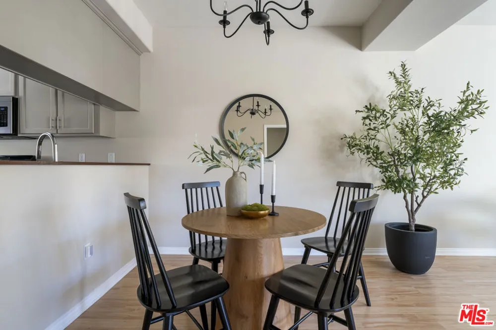 14548 Evan Way Van Nuys, CA 91411