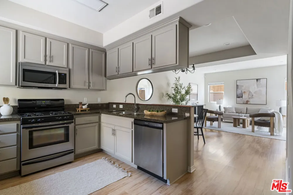 14548 Evan Way Van Nuys, CA 91411