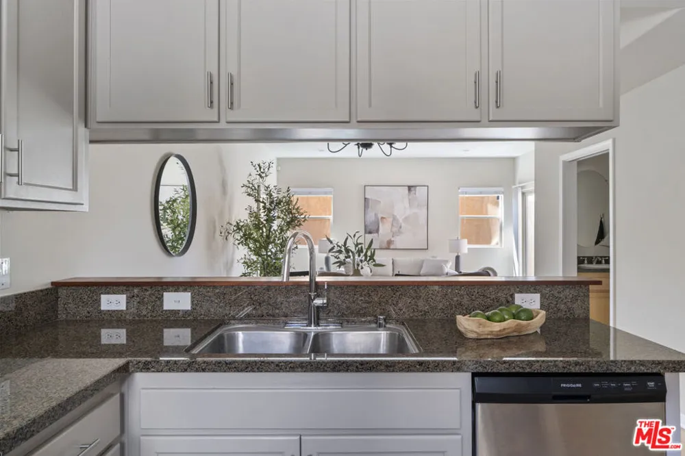 14548 Evan Way Van Nuys, CA 91411