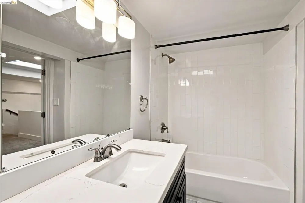 1451 13Th St #1 Oakland, CA 94607