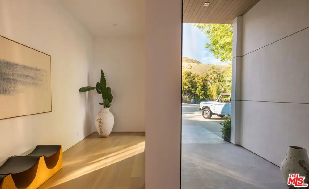 29800 Cuthbert Road Malibu, CA 90265