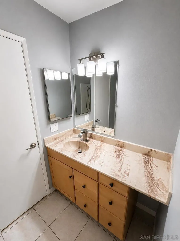 18620 Hatteras #105 Tarzana, CA 91356