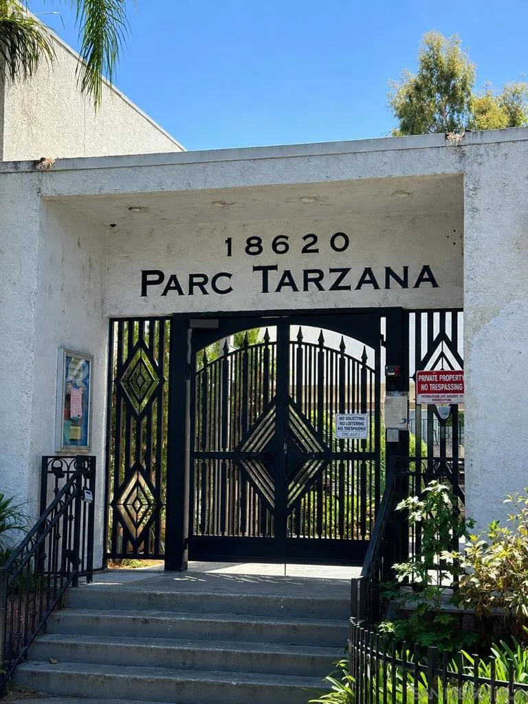 18620 Hatteras #105 Tarzana, CA 91356