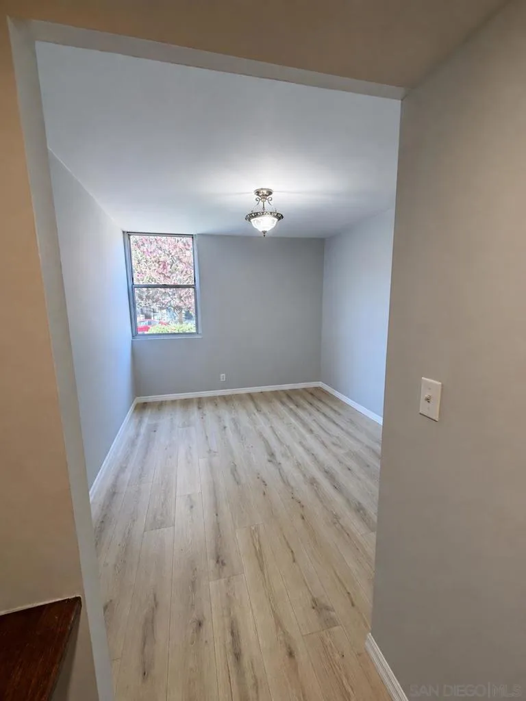 18620 Hatteras #105 Tarzana, CA 91356