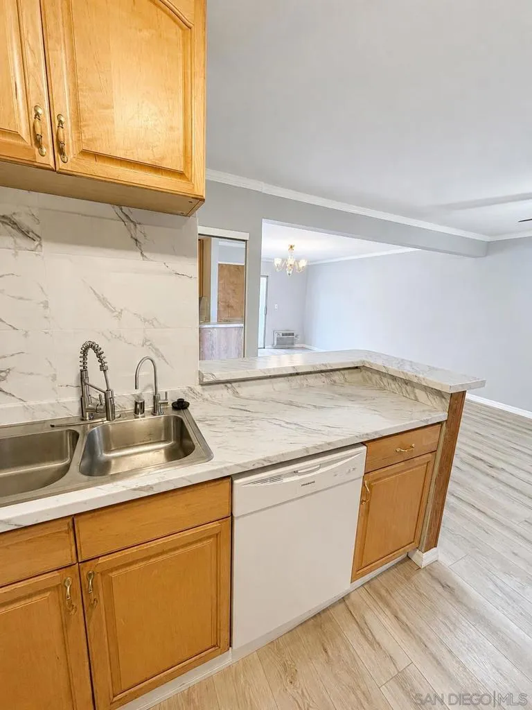 18620 Hatteras #105 Tarzana, CA 91356
