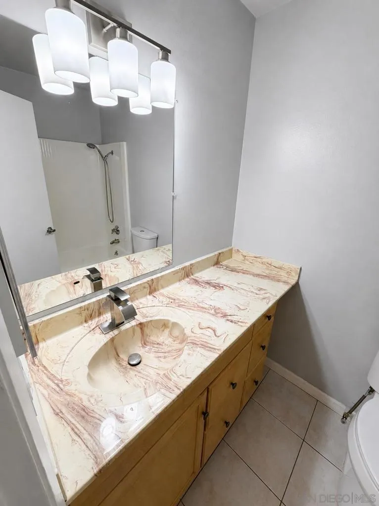 18620 Hatteras #105 Tarzana, CA 91356