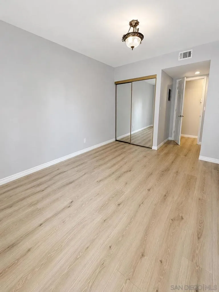 18620 Hatteras #105 Tarzana, CA 91356