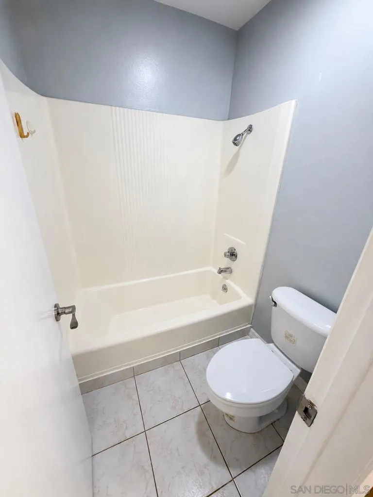 18620 Hatteras #105 Tarzana, CA 91356