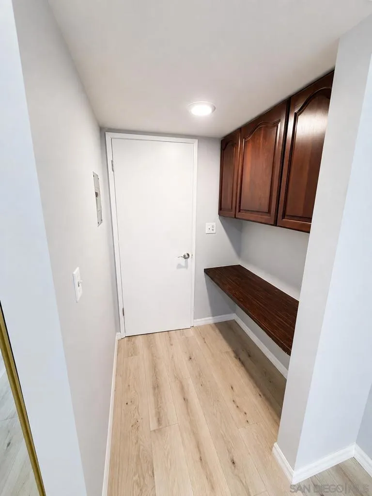 18620 Hatteras #105 Tarzana, CA 91356