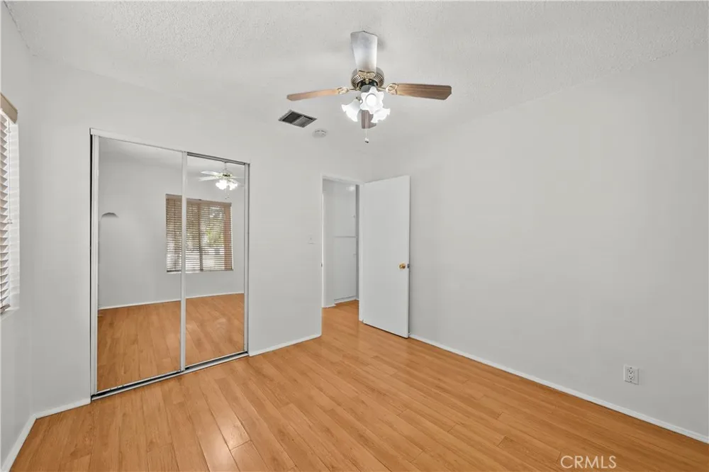 17501 Victory Lake Balboa, CA 91406