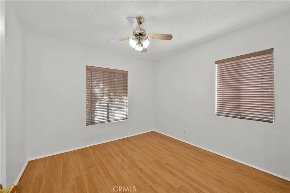 17501 Victory Lake Balboa, CA 91406