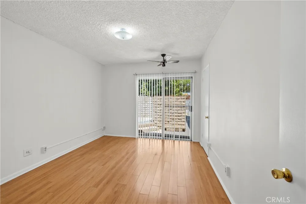 17501 Victory Lake Balboa, CA 91406