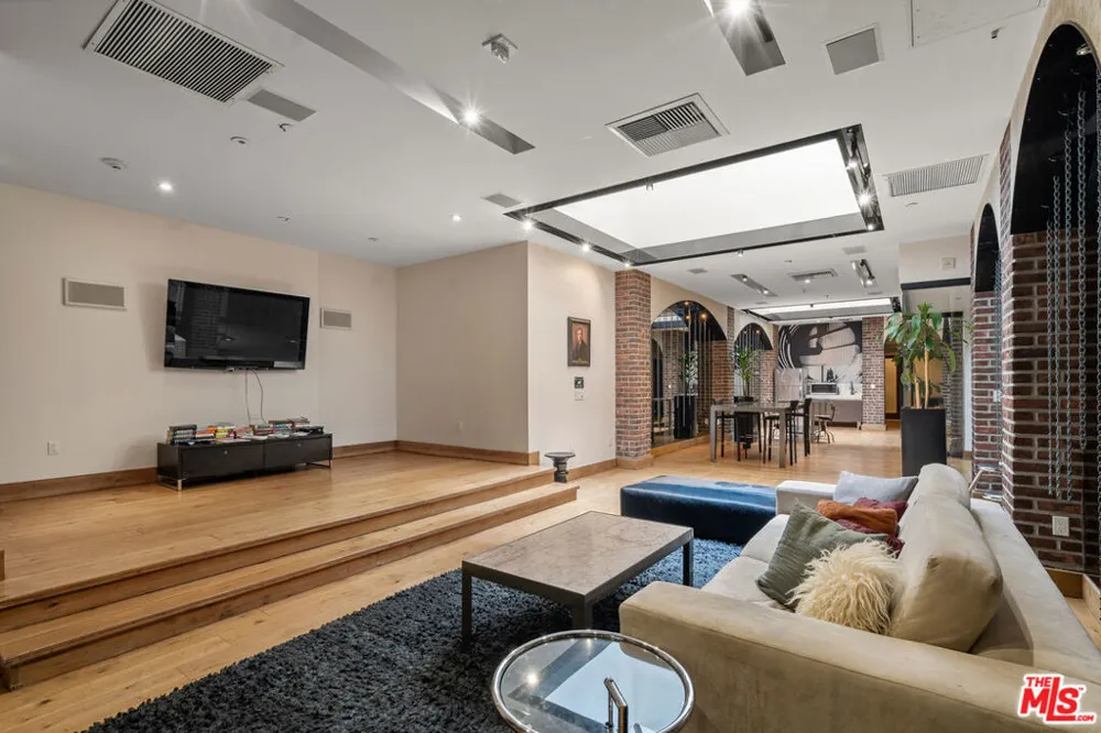 460 S Spring Street #908 Los Angeles, CA 90013
