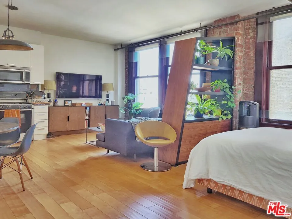 460 S Spring Street #908 Los Angeles, CA 90013