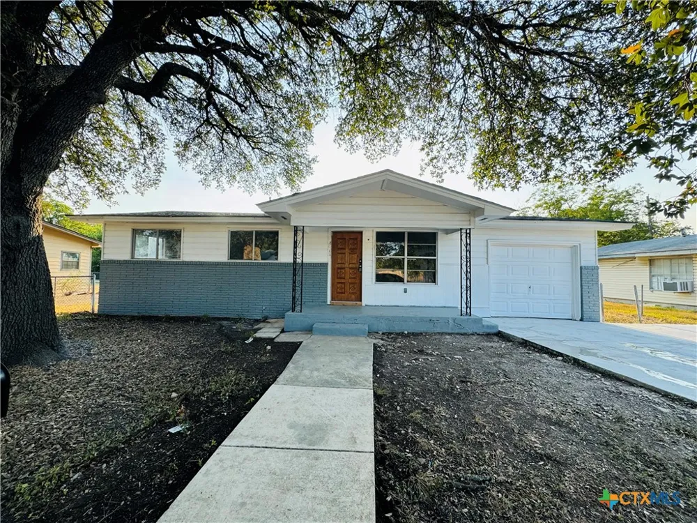 2018 Sherman Street Seguin, TX 78155