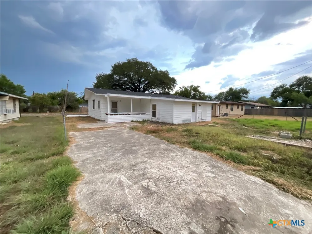 2018 Sherman Street Seguin, TX 78155