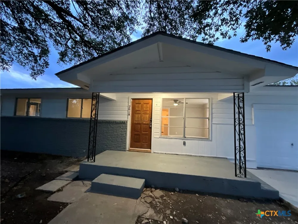 2018 Sherman Street Seguin, TX 78155