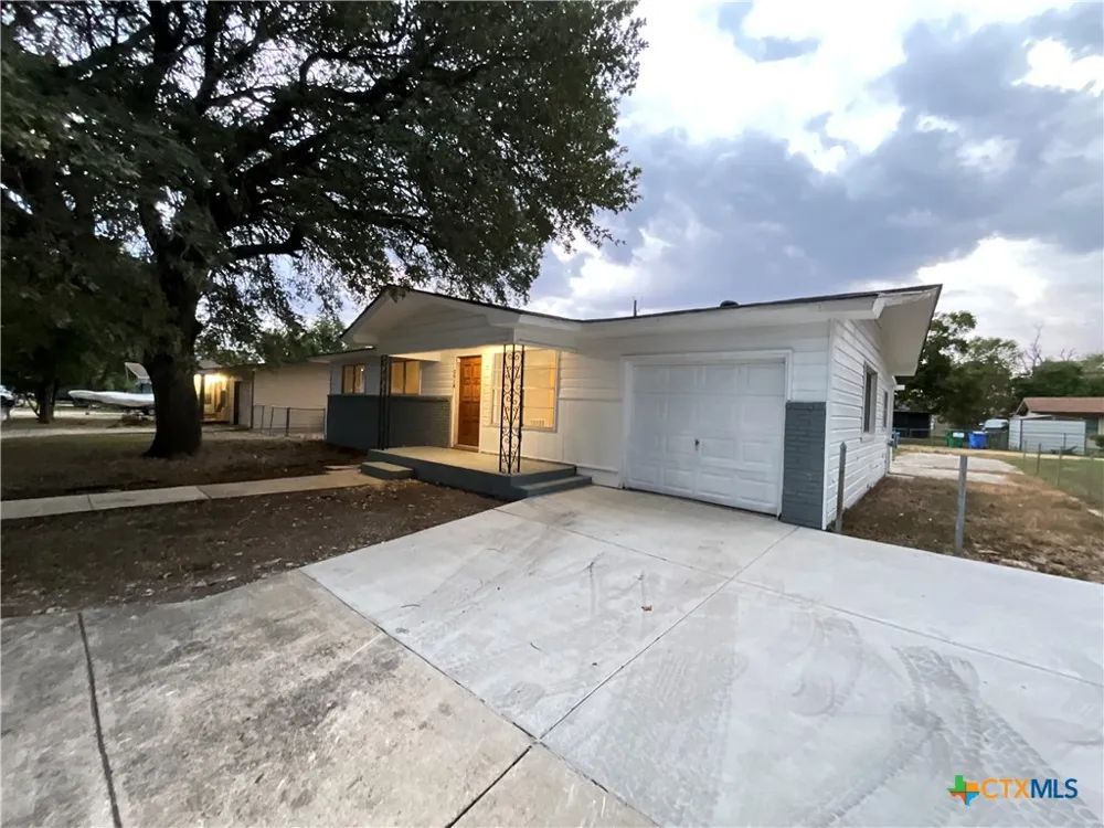 2018 Sherman Street Seguin, TX 78155
