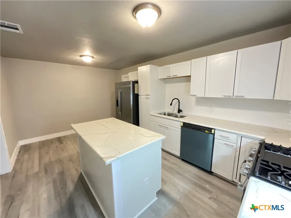 2018 Sherman Street Seguin, TX 78155