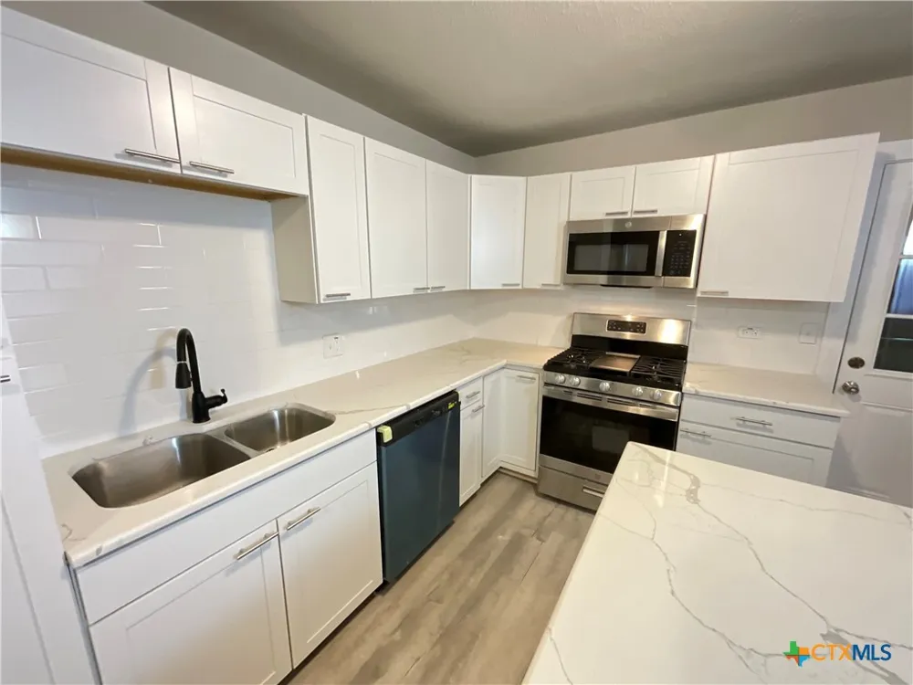 2018 Sherman Street Seguin, TX 78155