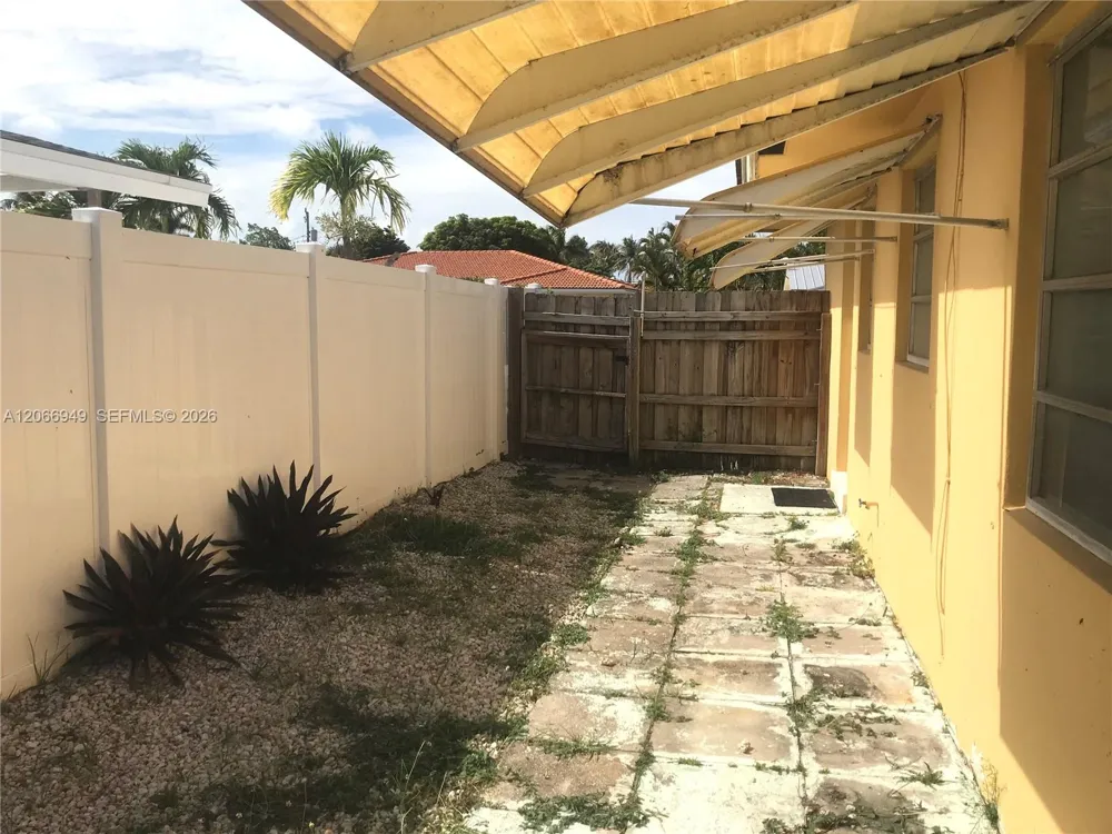 2724 NE 32nd St #1 Fort Lauderdale, FL 33306