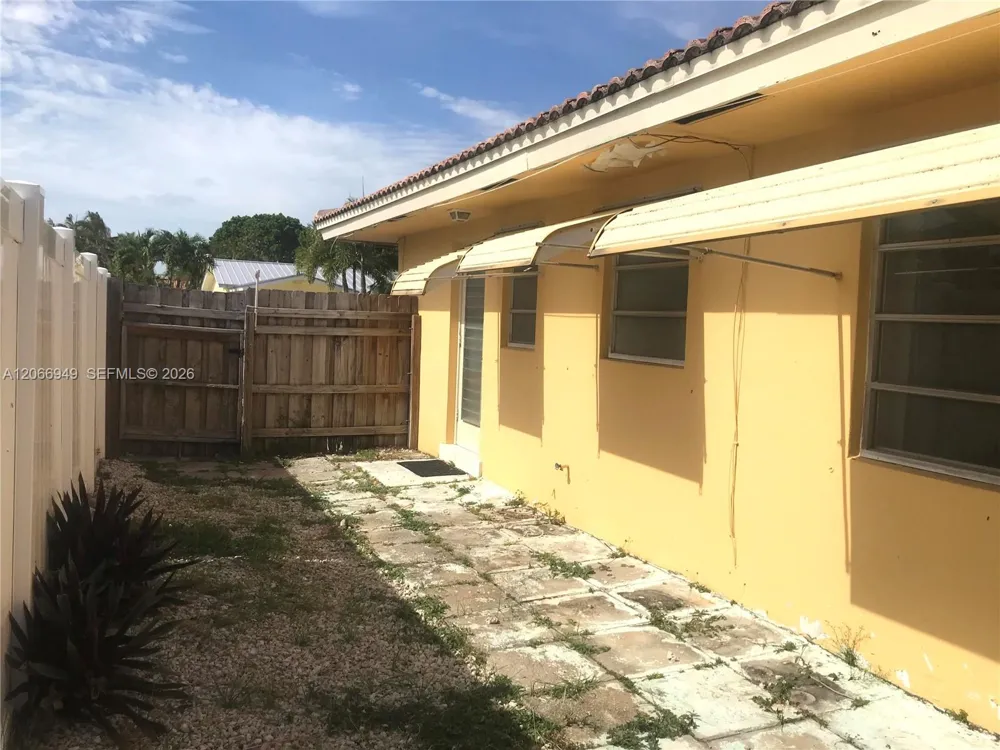 2724 NE 32nd St #1 Fort Lauderdale, FL 33306