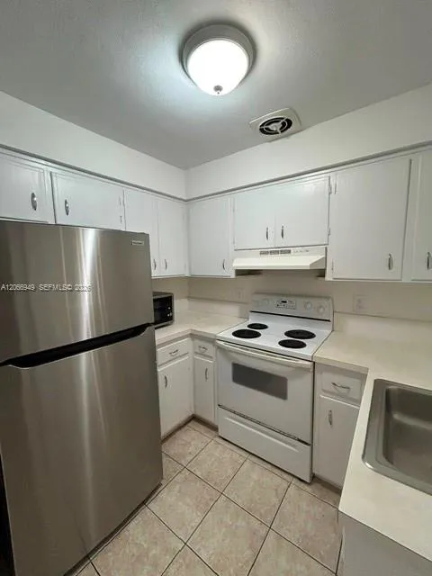 2724 NE 32nd St #1 Fort Lauderdale, FL 33306