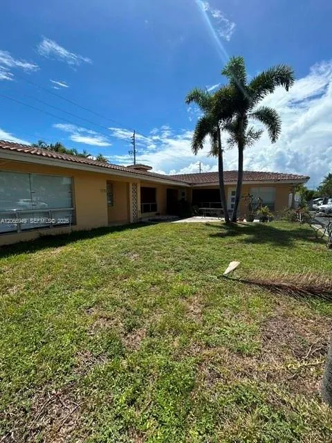 2724 NE 32nd St #1 Fort Lauderdale, FL 33306
