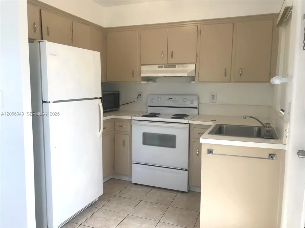 2724 NE 32nd St #1 Fort Lauderdale, FL 33306