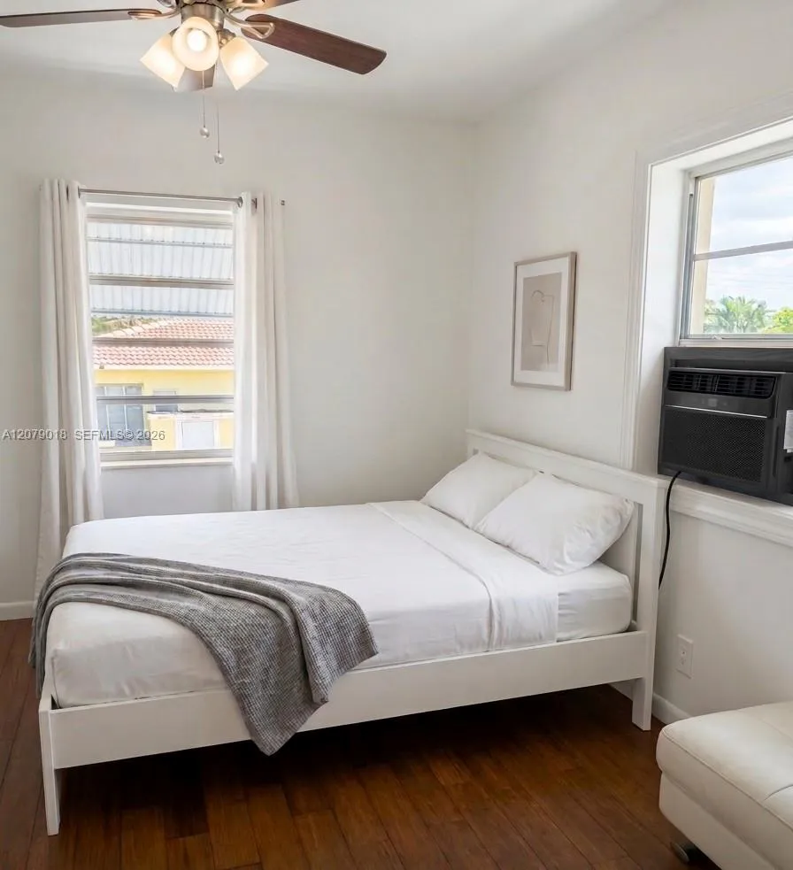 2463 Dewey St Hollywood, FL 33020