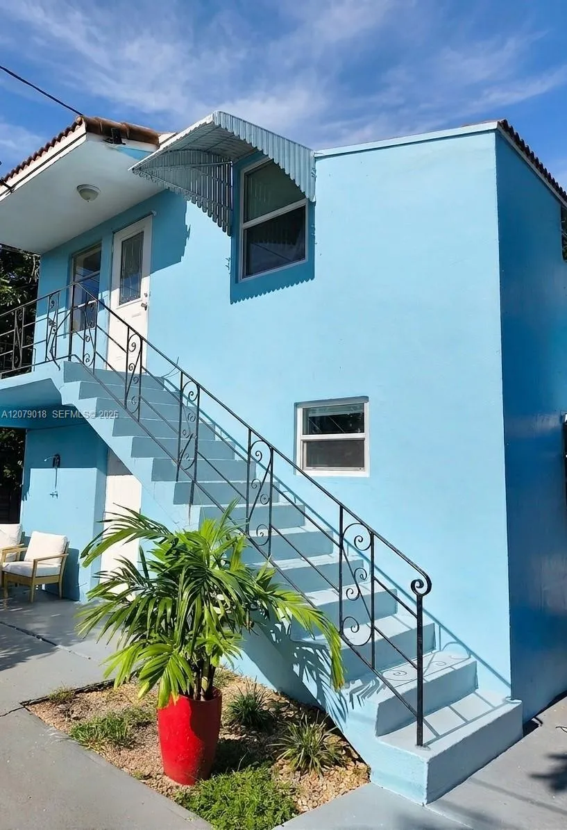 2463 Dewey St Hollywood, FL 33020